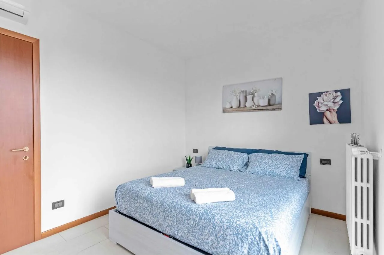 Apartment Ar 73 Loreto 2 Minutes From The Metro Milan Italy